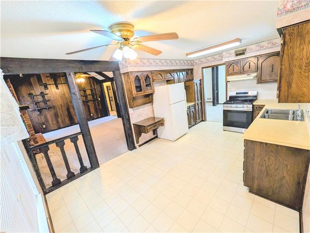 104 London Way, Belton, MO 64012