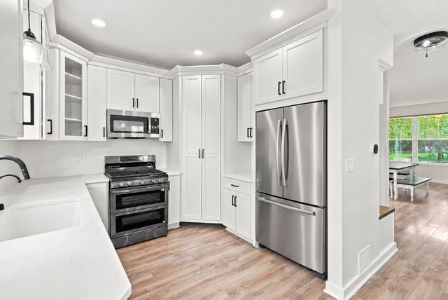 995 Christine Lane, Antioch, IL 60002