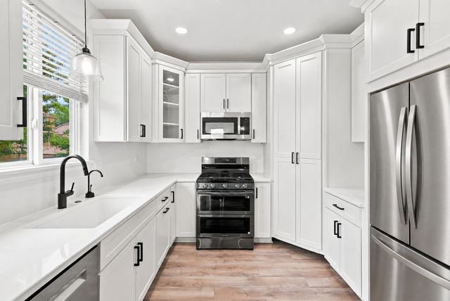995 Christine Lane, Antioch, IL 60002