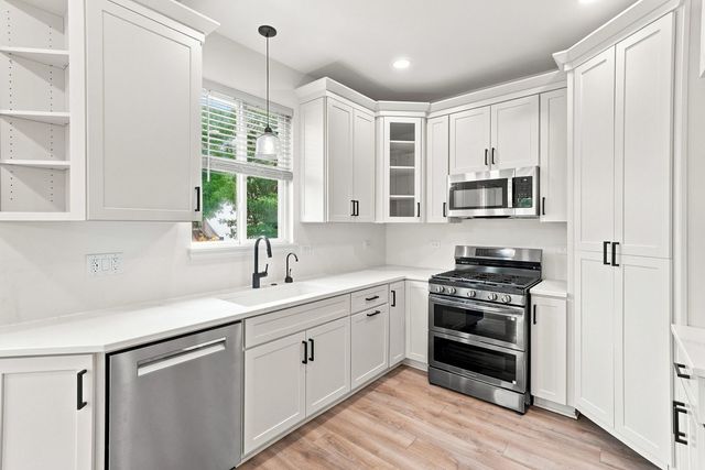 995 Christine Lane, Antioch, IL 60002