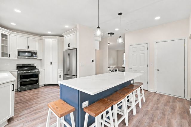 995 Christine Lane, Antioch, IL 60002