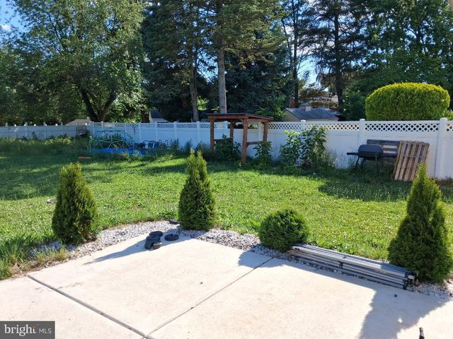 119 COLONIAL RD, Beverly, NJ 08010