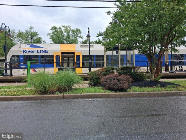 119 COLONIAL RD, Beverly, NJ 08010