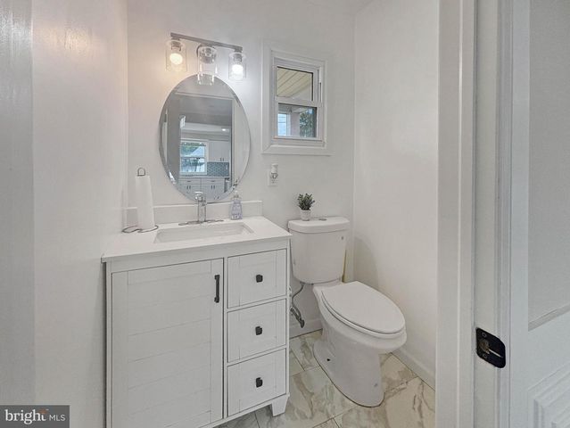 119 COLONIAL RD, Beverly, NJ 08010