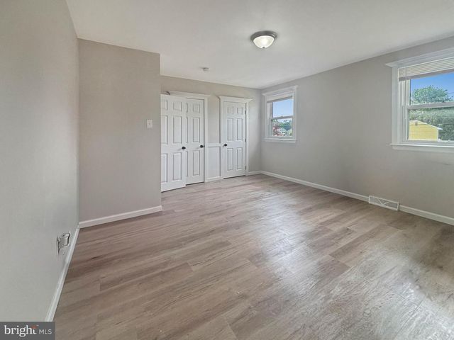 119 COLONIAL RD, Beverly, NJ 08010