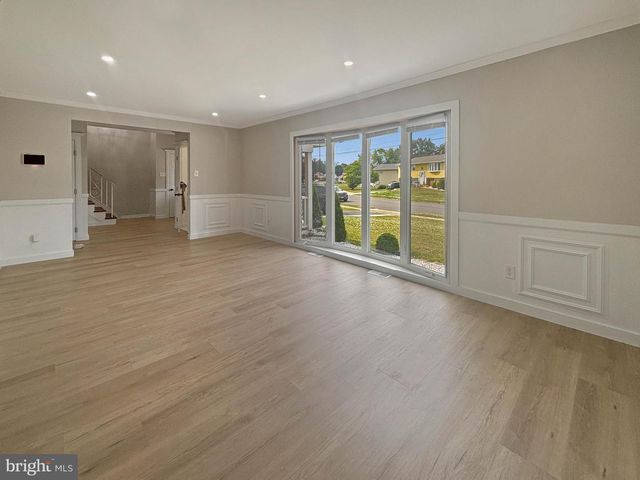 119 COLONIAL RD, Beverly, NJ 08010