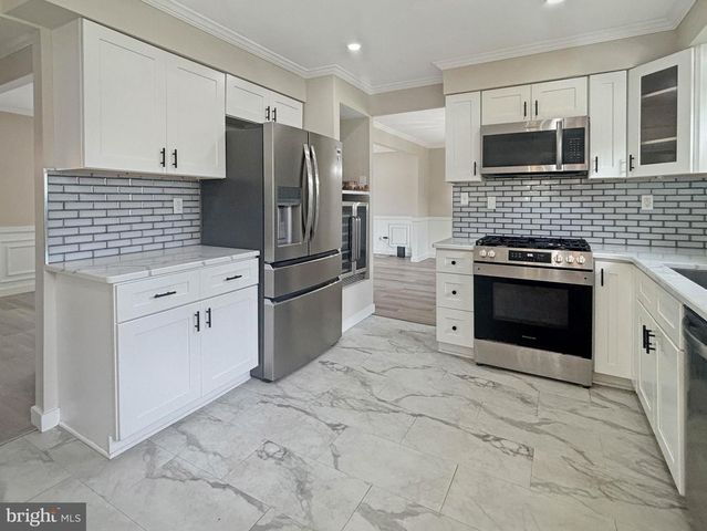 119 COLONIAL RD, Beverly, NJ 08010