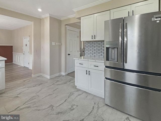 119 COLONIAL RD, Beverly, NJ 08010