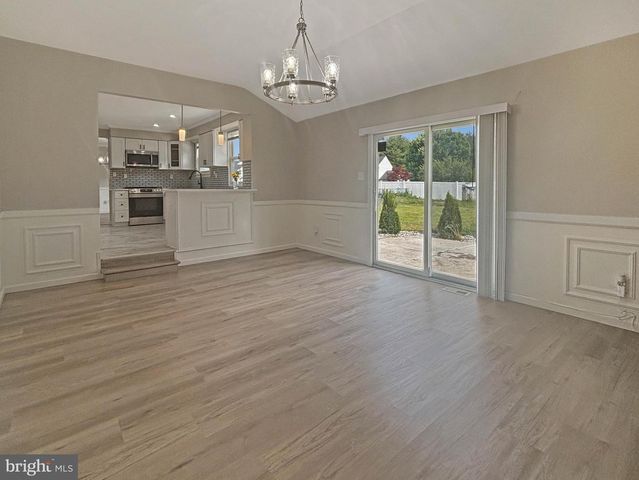 119 COLONIAL RD, Beverly, NJ 08010
