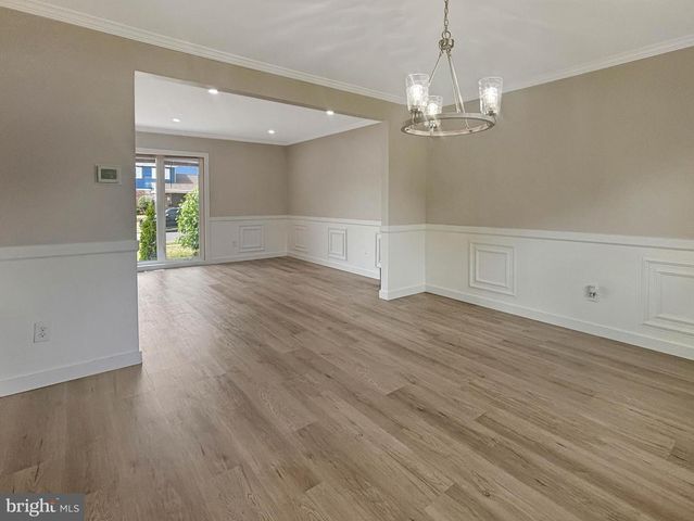 119 COLONIAL RD, Beverly, NJ 08010