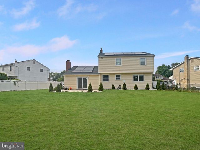 119 COLONIAL RD, Beverly, NJ 08010