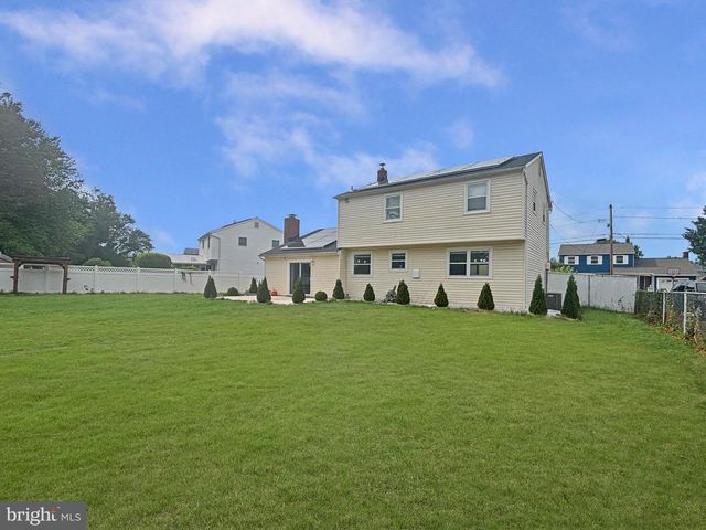119 COLONIAL RD, Beverly, NJ 08010