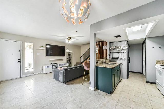 5634 Birchmont Drive 22, Houston, TX 77091