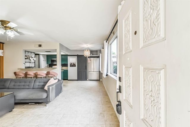 5634 Birchmont Drive 22, Houston, TX 77091