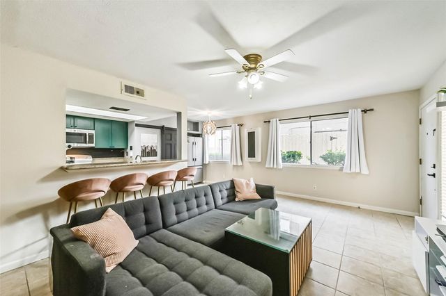 5634 Birchmont Drive 22, Houston, TX 77091