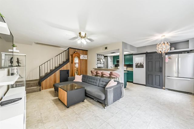 5634 Birchmont Drive 22, Houston, TX 77091