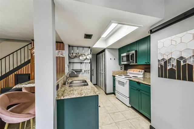 5634 Birchmont Drive 22, Houston, TX 77091