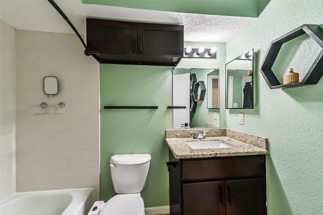 5634 Birchmont Drive 22, Houston, TX 77091
