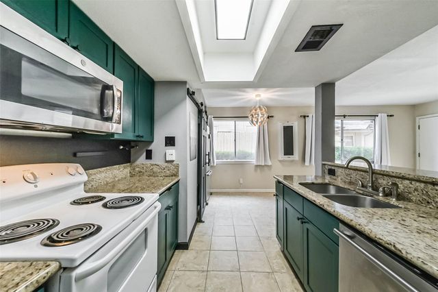 5634 Birchmont Drive 22, Houston, TX 77091