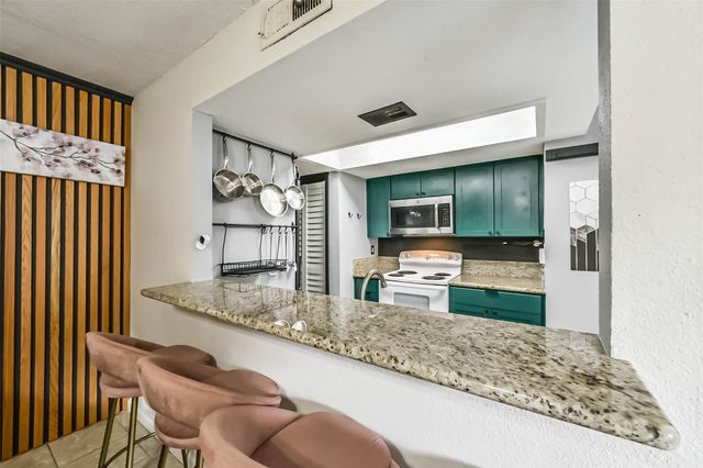 5634 Birchmont Drive 22, Houston, TX 77091