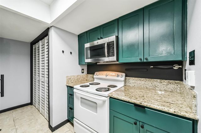 5634 Birchmont Drive 22, Houston, TX 77091