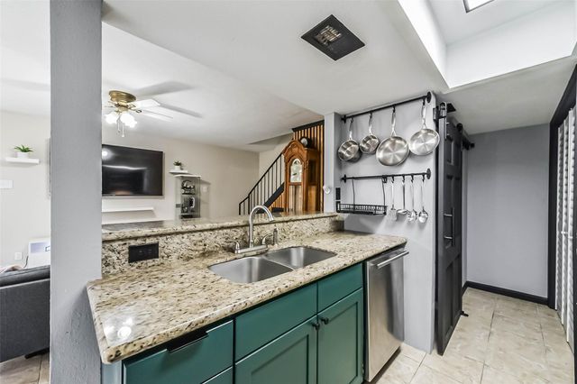 5634 Birchmont Drive 22, Houston, TX 77091