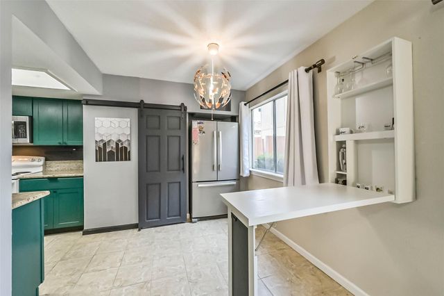 5634 Birchmont Drive 22, Houston, TX 77091