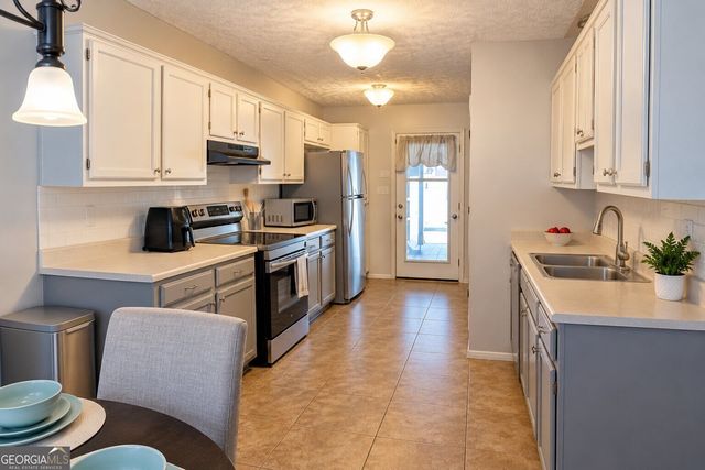 180 Oakwood Circle, Stockbridge, GA 30281