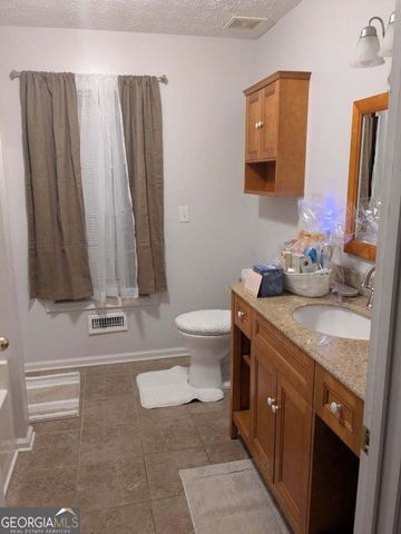 180 Oakwood Circle, Stockbridge, GA 30281