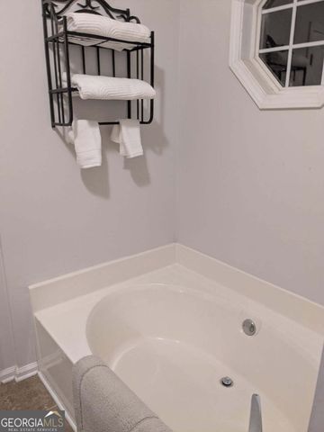 180 Oakwood Circle, Stockbridge, GA 30281