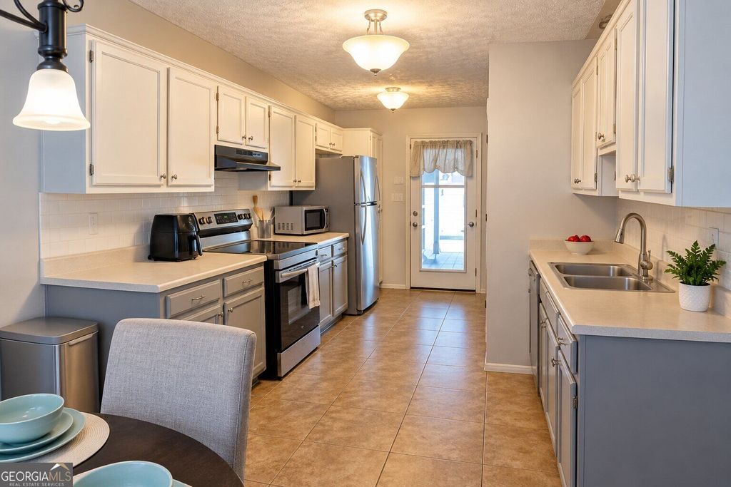 180 Oakwood Circle, Stockbridge, GA 30281 — photo 2