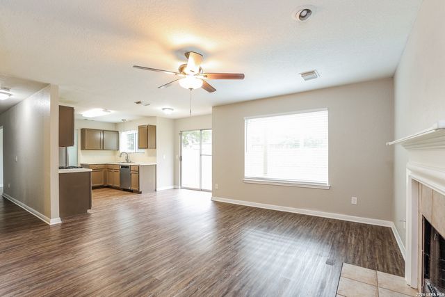 7527 Sutters Mine, Converse, TX 78109