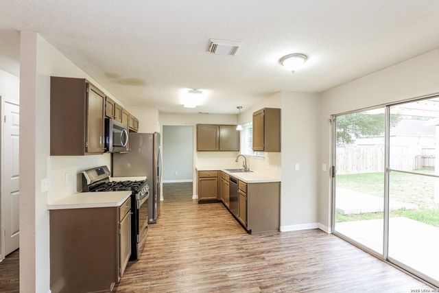 7527 Sutters Mine, Converse, TX 78109