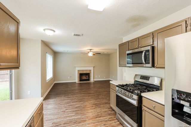 7527 Sutters Mine, Converse, TX 78109
