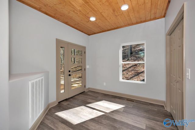 437 Shoreland Circle, Scottsboro, AL 35769
