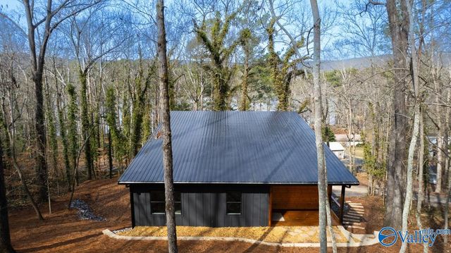 437 Shoreland Circle, Scottsboro, AL 35769