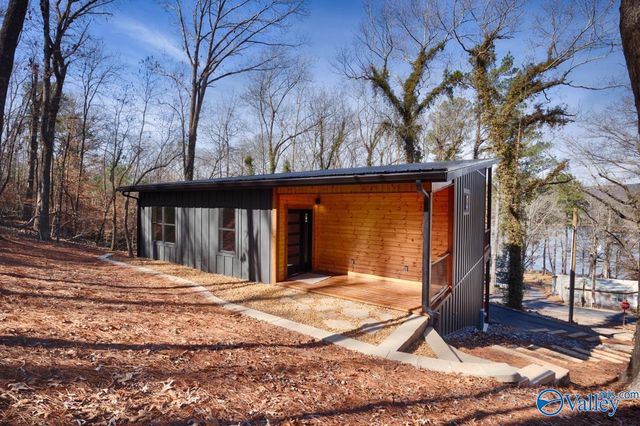 437 Shoreland Circle, Scottsboro, AL 35769