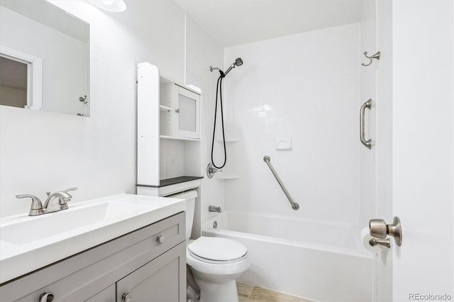 6650 E Arizona Avenue 113, Denver, CO 80224