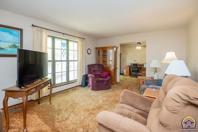 3330 SE Placid CT, Topeka, KS 66605