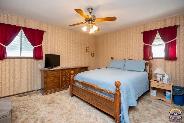 3330 SE Placid CT, Topeka, KS 66605