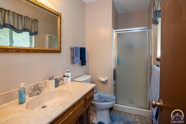 3330 SE Placid CT, Topeka, KS 66605