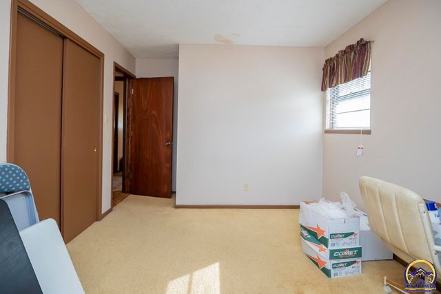 3330 SE Placid CT, Topeka, KS 66605