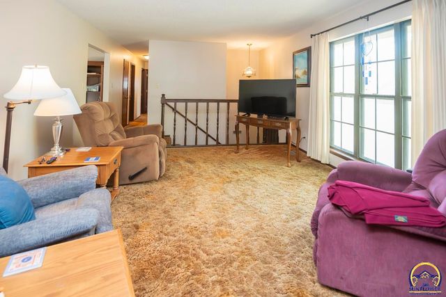 3330 SE Placid CT, Topeka, KS 66605