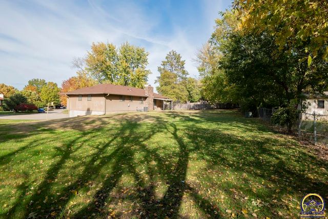 3330 SE Placid CT, Topeka, KS 66605