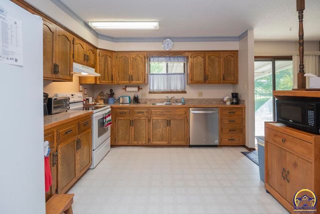 3330 SE Placid CT, Topeka, KS 66605