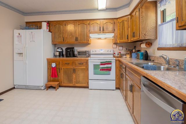 3330 SE Placid CT, Topeka, KS 66605