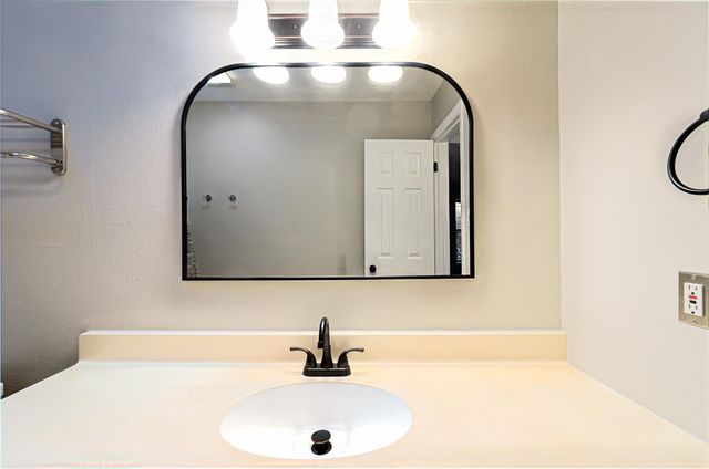 5608 Cougar DR 118, Austin, TX 78745