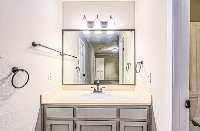 5608 Cougar DR 118, Austin, TX 78745