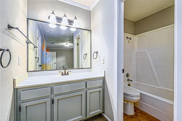 5608 Cougar DR 118, Austin, TX 78745