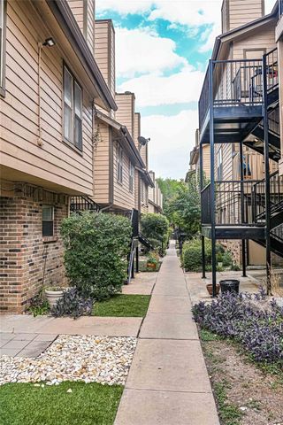 5608 Cougar DR 118, Austin, TX 78745